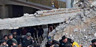 34 muertos y 150 heridos tras explosión en una mezquita en Pakistán