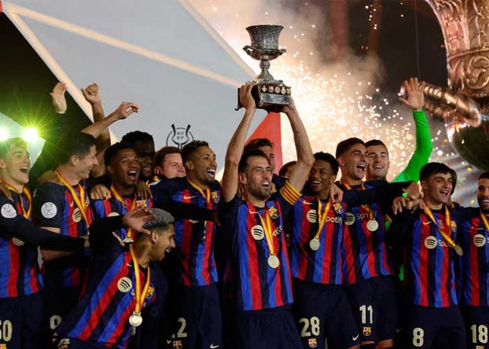 Gavi da la Supercopa de España al Barcelona