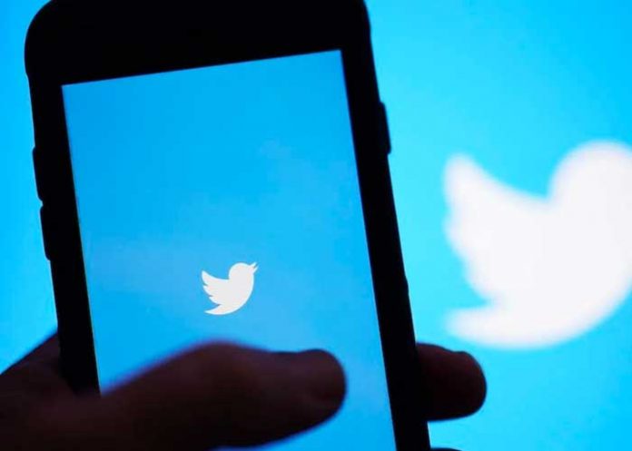 8 Los ingresos diarios de Twitter caen un 40 %