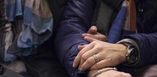 Por ser lesbiana le niegan en España registrar a su bebé