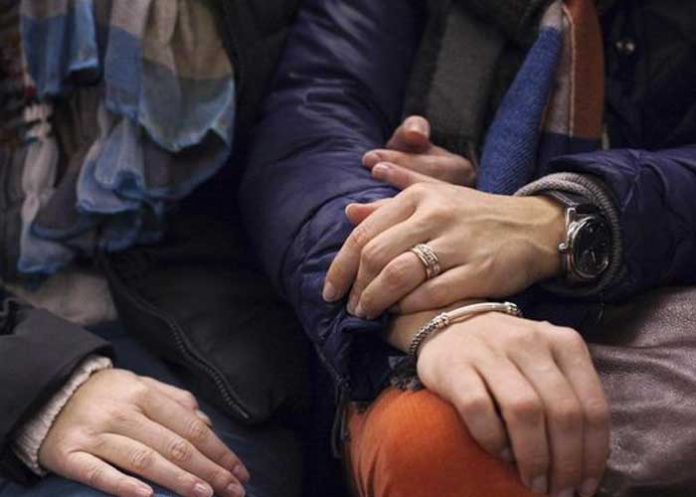 Por ser lesbiana le niegan en España registrar a su bebé