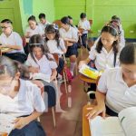 Niños de primaria de toda Nicaragua reciben libros de inglés Niños de primaria de toda Nicaragua reciben libros de inglés