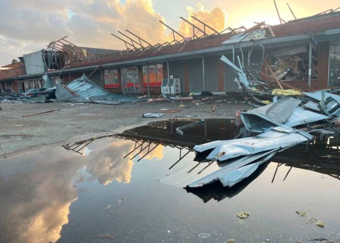 Tornados y tormentas dejaron al menos 7 muertos y 12 heridos en Alabama