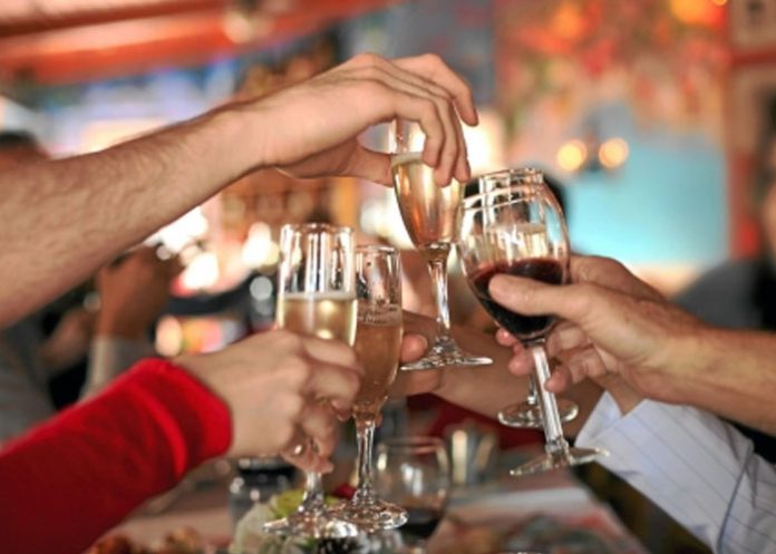 Estudio científico revela las causas de que te emborraches