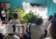 Familia de Anggy Díaz recibe el cuerpo en El Viejo, Chinandega Foto: Familiares de Anggy Díaz reciben su cuerpo en Chinandega / TN8
