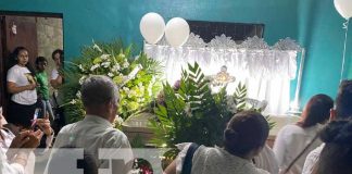 Foto: Familiares de Anggy Díaz reciben su cuerpo en Chinandega / TN8