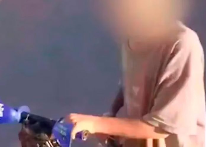 Desgraciado padre en Argentina quema a su hijo para que le consiga dinero