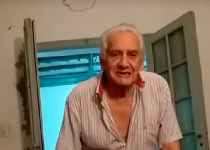 Nieta grabó a su abuelo 