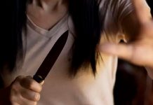 ¡Valiente! En plena calle una niña es acosada y se defiende con un cuchillo ¡Valiente! En plena calle una niña es acosada y se defiende con un cuchillo