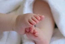 Madre asesina a sus 2 hijos e intenta matar a un tercero en Estados Unidos Mujer asesinó a 2 de sus hijos e intentó matar a su bebé en Estados Unidos