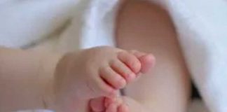 Mujer asesinó a 2 de sus hijos e intentó matar a su bebé en Estados Unidos