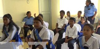 Foto: Hijos de policías reciben paquetes escolares en Bilwi / TN8