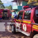 Bomberos salvan vehículo de quedar en Chatarra en Bilwi Bomberos salvan vehículo de quedar en Chatarra en Bilwi