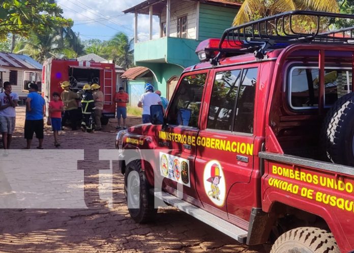 bomb Bomberos salvan vehículo de quedar en Chatarra en Bilwi