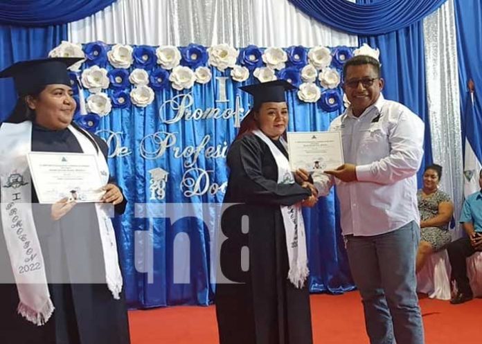 bona-03 Foto: Graduación de profesores de primaria en Bonanza / TN8