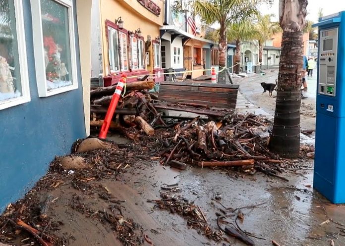 Fuertes vientos y lluvias torrenciales dejan doce muertos en California