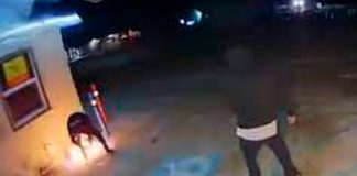 Casi quedan "carbonizados" por incendiar un centro migratorio en California