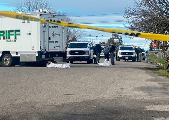 Seis muertos, incluidos una madre y su bebé, dejó un tiroteo en California