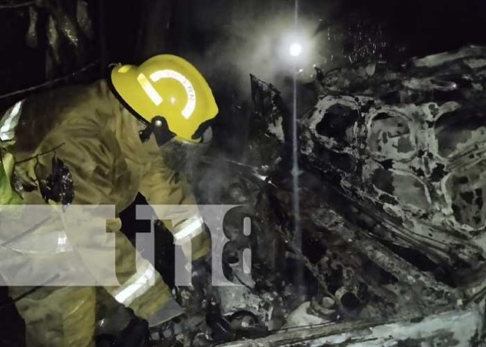 Foto: Carro se cae en un guindo de La Dalia, Matagalpa / TN8