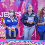 Presentan Cartillas de la Mujer a comerciantes del Mercado Mayoreo Foto: Presentación de Cartilla Mujer, Jóvenes y Familia en el Mercado Mayoreo / TN8