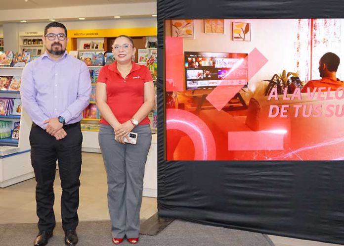 claro-prom-1 Kenneth Silva, gerente de mercadeo Claro Nicaragua Gilda Tinoco, gerente de comunicación corporativa Claro Nicaragua.