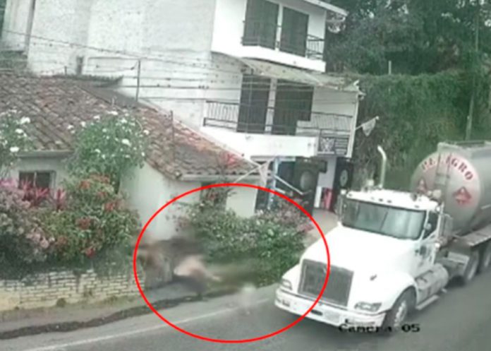 colombia1 ¡Impactante video! Cabezal atropella un niño de dos años en Colombia