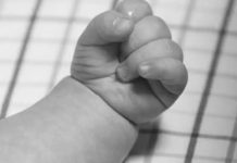 Bebé murió en un carro mientras su mamá estaba en un motel en Colombia Bebé murió en un carro mientras su mamá estaba en un motel en Colombia