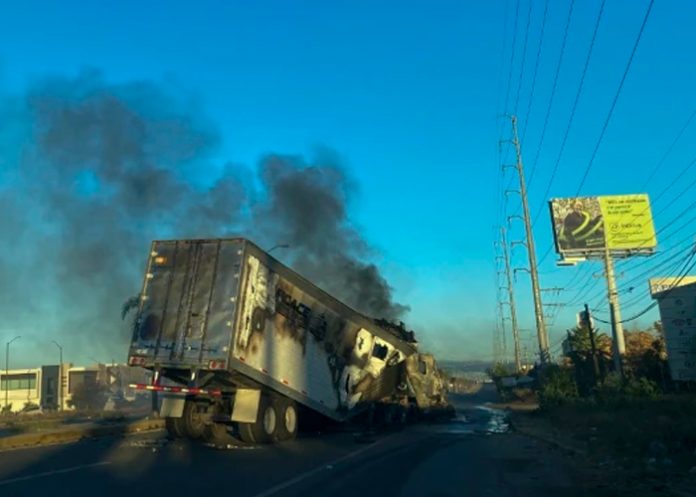 ¡Pánico en Culiacán! Balaceras, saqueos e incendios tras la captura de Ovidio