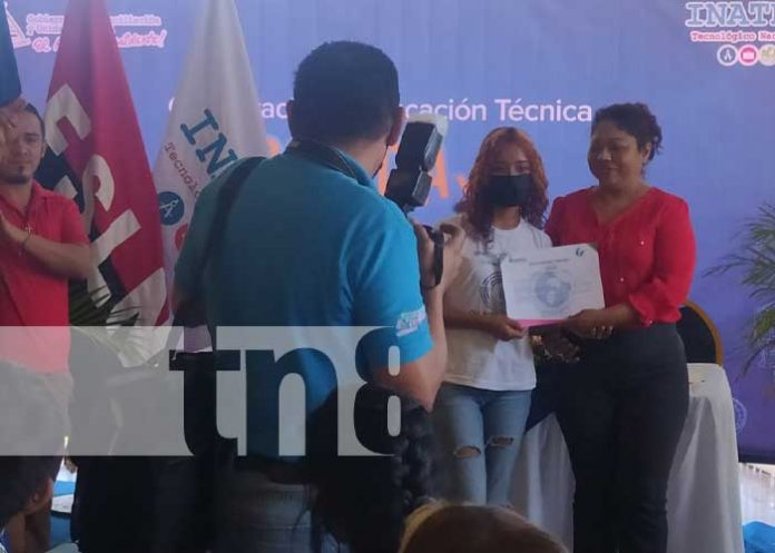 Foto: Reconocimiento a personas con discapacidad que finalizaron cursos de INATEC / TN8