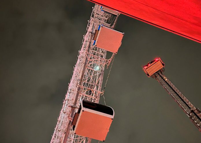 ¡De terror! 60 personas quedan atrapadas en un juego mecánico en Florida