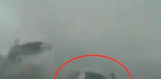 ¡Terrorífico! Violento tornado se "devora" carro en una carretera de Oklahoma
