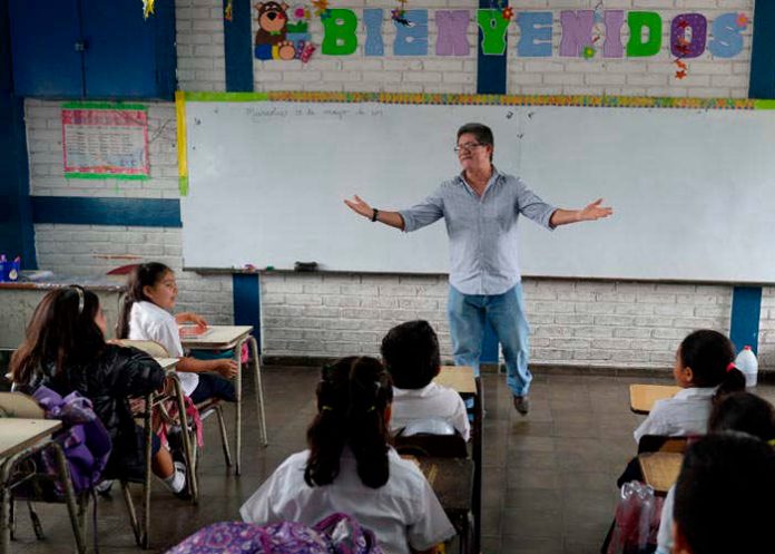 Gremio de docente en El Salvador denuncia despidos injustificados