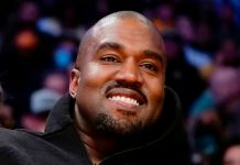 ¡Copia barata de Bad Bunny! Kanye West arrebata y lanza celular de una mujer