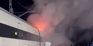 Más de un centenar de evacuados por incendio en un vagón de tren en España
