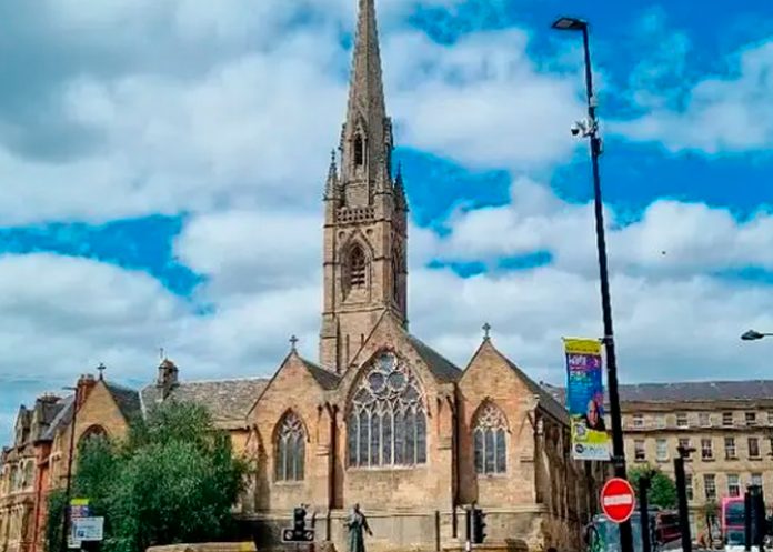 Degenerados curas realizan 