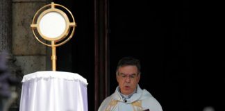 Bajo la lupa de las autoridades el ex arzobispo de París por agresión sexual