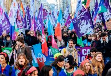 Huelga masiva en Francia contra la reforma de pensiones de Macron Huelga masiva en Francia contra la reforma de pensiones de Macron