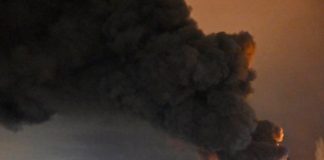 Incendio consume un edificio de la empresa de transporte en Francia