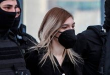 Prisión preventiva a mujer por envenenar a sus tres hijas en Grecia Prisión preventiva a mujer por envenenar a sus tres hijas en Grecia