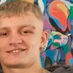 ¡Devastador! Muere joven en Inglaterra cuando su madre sostenía su mano ¡Devastador! Muere joven en Inglaterra cuando su madre sostenía su mano