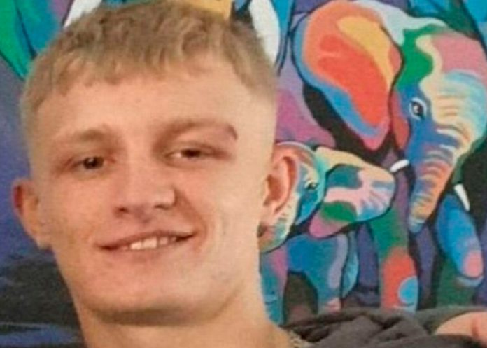 ¡Devastador! Muere joven en Inglaterra cuando su madre sostenía su mano