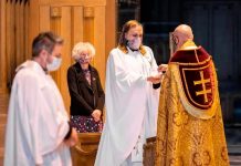 ¿Blasfemia o inclusión? Primer sacerdote no binario guiado por «Dios» en Inglaterra ¿Blasfemia o inclusión? Primer sacerdote no binario guiado por Dios en Inglaterra