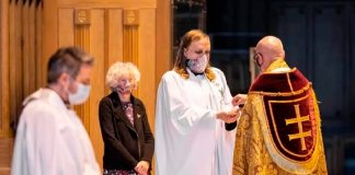 ¿Blasfemia o inclusión? Primer sacerdote no binario guiado por Dios en Inglaterra