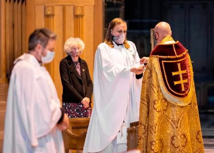 inglaterra3 ¿Blasfemia o inclusión? Primer sacerdote no binario guiado por Dios en Inglaterra