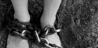 Arrestan en Italia a dos adolescentes por secuestrar y torturar a un niño