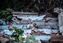 Lluvia en el sur de Italia provoca que decenas de ataúdes terminen en un río Lluvia en el sur de Italia provoca que decenas de ataúdes terminen en un río