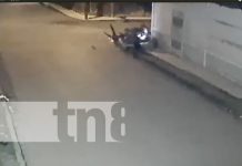 Chavalo de 16 años, imprudente y en moto, choca en Jalapa (VIDEO) Foto: Fuerte accidente de tránsito en Jalapa / TN8