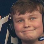 Padre deja que su hijo salga de la escuela para jugar Fortnite (ganó medio millón de dólares)