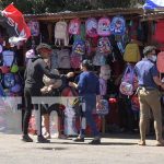 Comerciantes de León experimentan excelentes ventas en artículos escolares Foto: Variedad de artículos escolares en los mercados de León / TN8