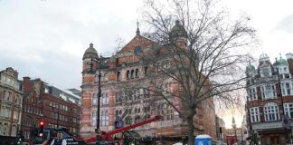 ¡Insólito! Inodoro público aplastó a un hombre hasta la muerte en Londres
